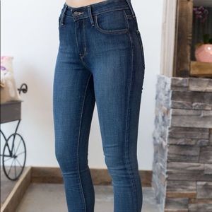 Levi’s 721 high rise skinny jean